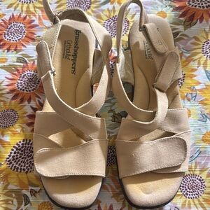 Grasshoppers Women's Tan Sandals